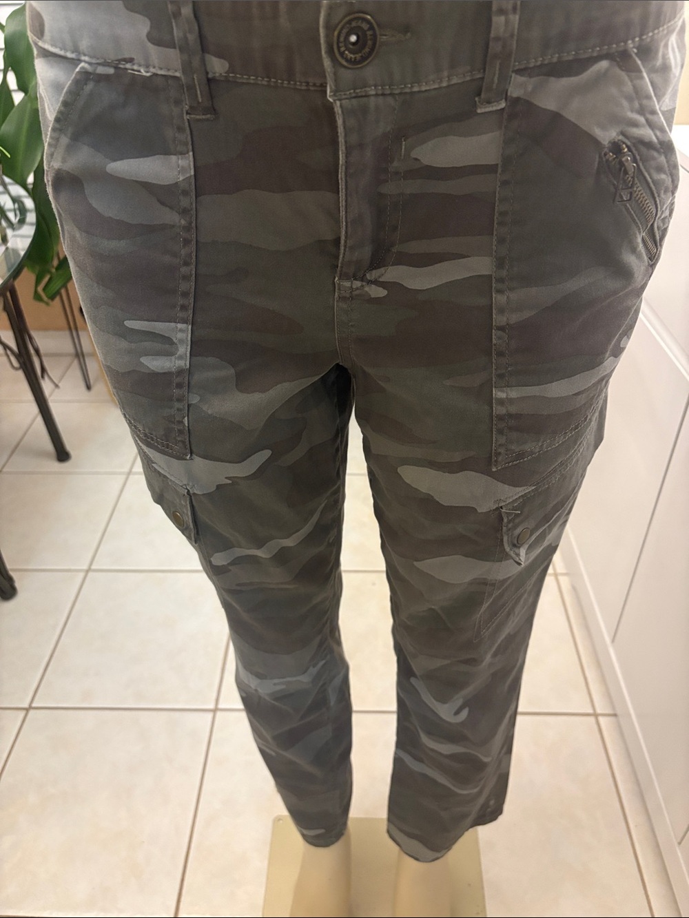 Women’s Camo Utility Cargo capris- Olive Green